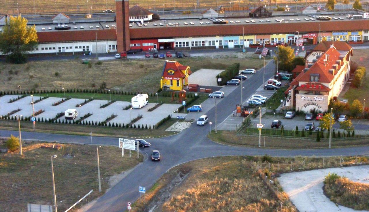 Hotel Rozsa Csarda Bungalow & Caravan Park Хедьешхалом Экстерьер фото