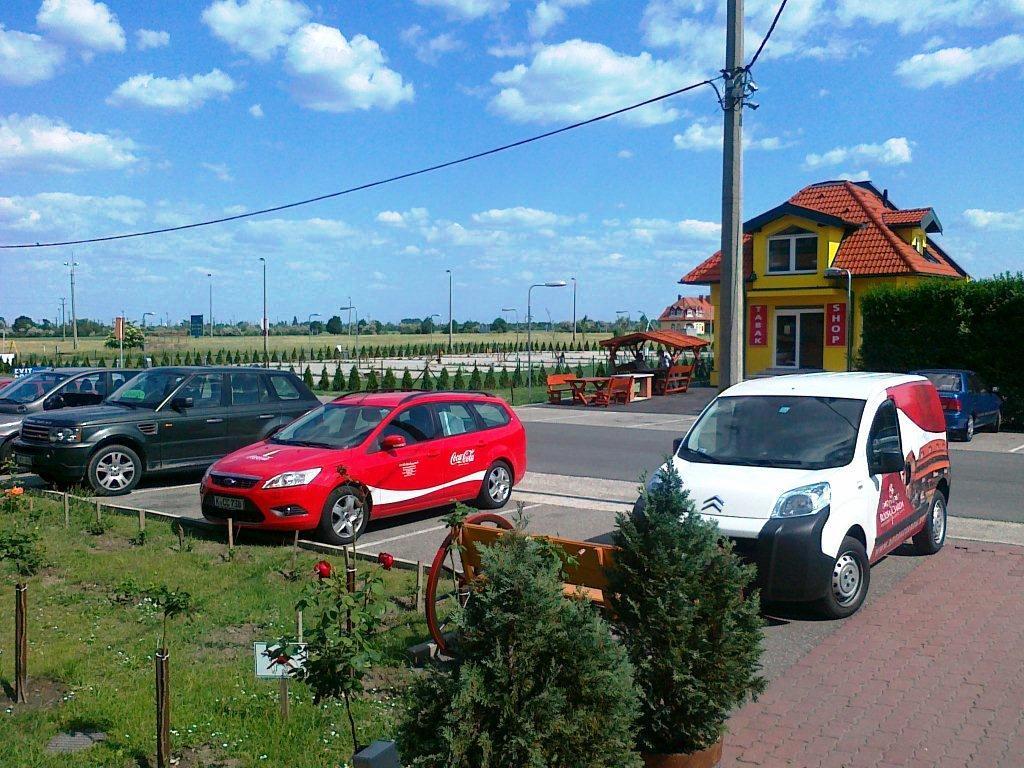 Hotel Rozsa Csarda Bungalow & Caravan Park Хедьешхалом Экстерьер фото